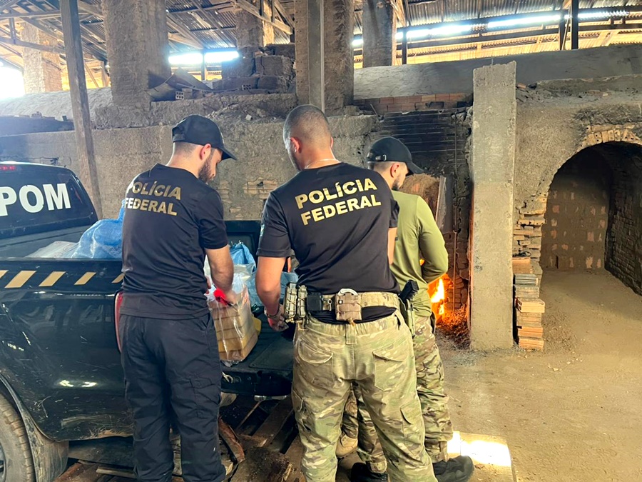 Polícia Federal incinera cerca de 900 kg de entorpecentes em Guajará-Mirim