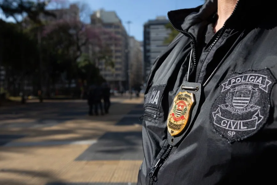 Policiais são presos por sequestrar e cobrar R$ 1 milhão de vítima para não forjar um flagrante
