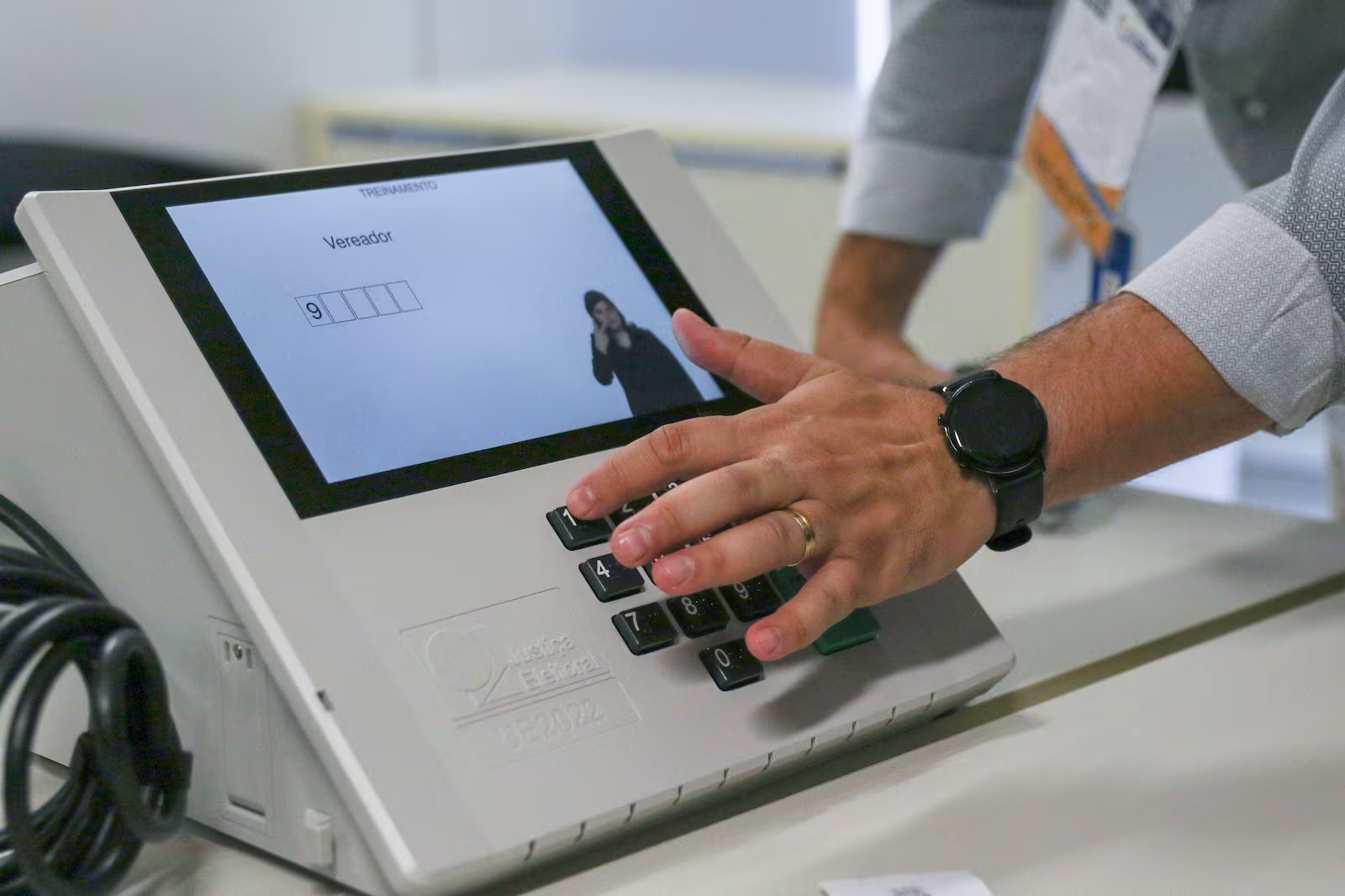 TSE reúne pesquisadores para nova fase de testes da urna eletrônica
