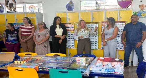 Ieda Chaves fortalece educação  com tablets e materiais didáticos