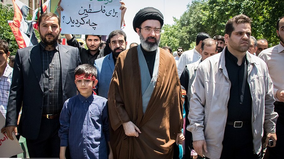 Irã admite pela 1ª vez que líder supremo, Mojtaba Khamenei foi ferido em ataque
