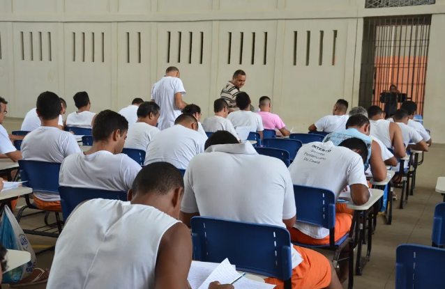Preso com diploma superior pode reduzir pena com aprovação no Enem
