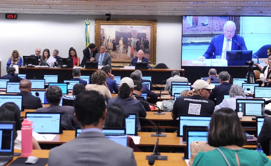 Fim da 6x1: Planalto prevê articulação para aumentar período de transição da PEC