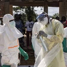 Ebola cresce e cruza fronteiras, mas risco de pandemia é baixo, diz médica
