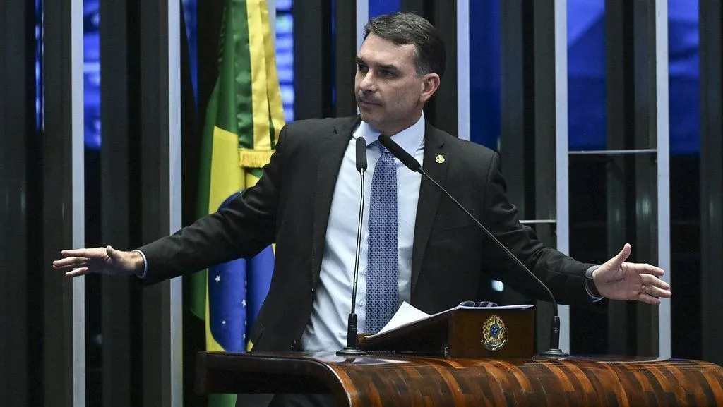 Agro se reúne e reavalia apoio a Flavio Bolsonaro após envolvimento com Daniel Vorcaro
