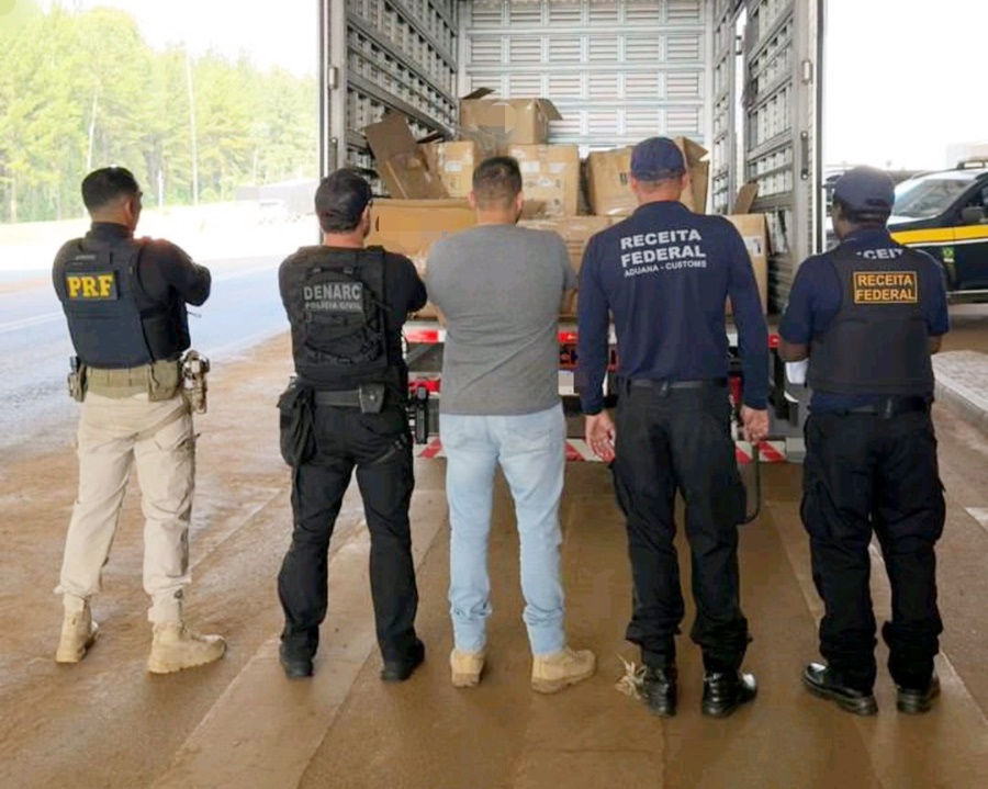 PRF, Receita e Denarc descobrem 600 kg de cocaína escondidos em carga