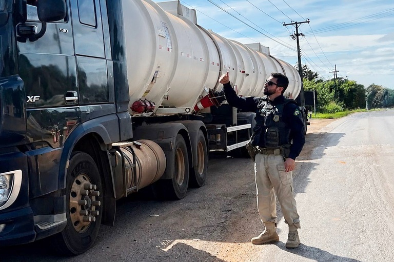 PRF realiza operação contra transporte irregular de cargas perigosas em Rondônia