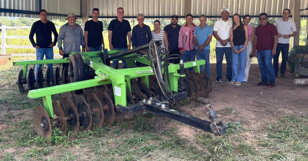 Alan Queiroz viabiliza grade niveladora no valor de R$ 68 mil para associação rural 