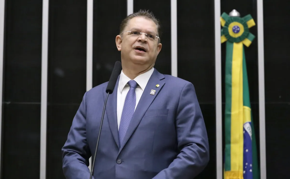 Líder do PL diz que partido pedirá escala 4x3 e desafia esquerda a votar por 3 dias de folga
