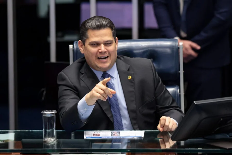 Presidente do Senado, Alcolumbre envia PEC alternativa à 6×1 para a CCJ do Senado Federal
