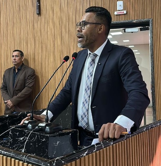 Dr. Santana cobra recomposição salarial e defende valorização dos servidores municipais 