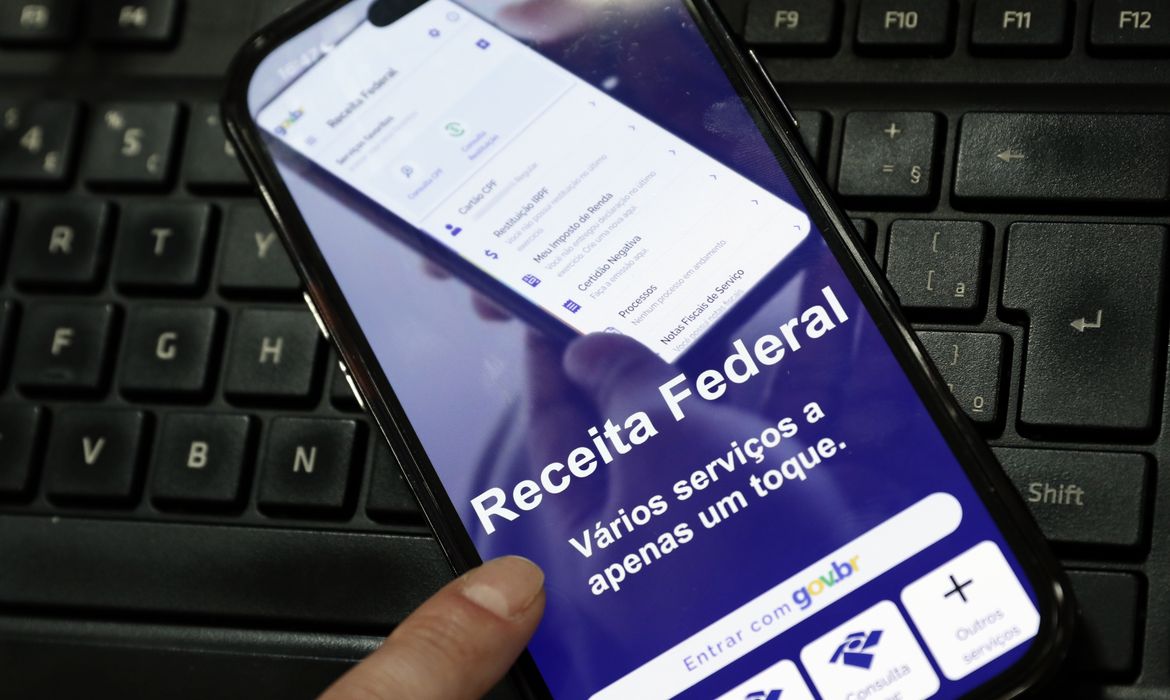 Receita paga nesta sexta maior lote de restituição do IR da história
