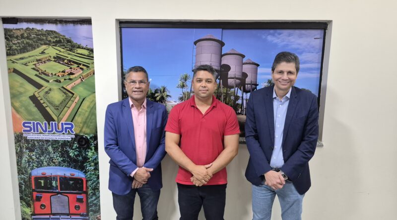 Almir José e André Coelho debatem conjuntura política e blindagem dos servidores