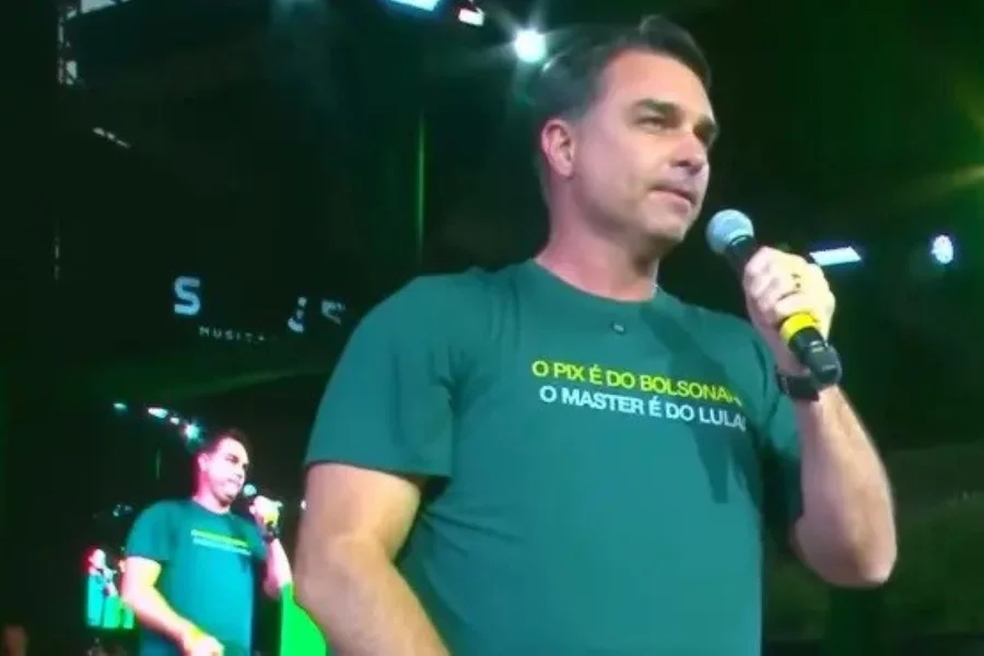 “Nada a ver com o filme”, diz Flávio Bolsonaro sobre operação contra produtora em SP
