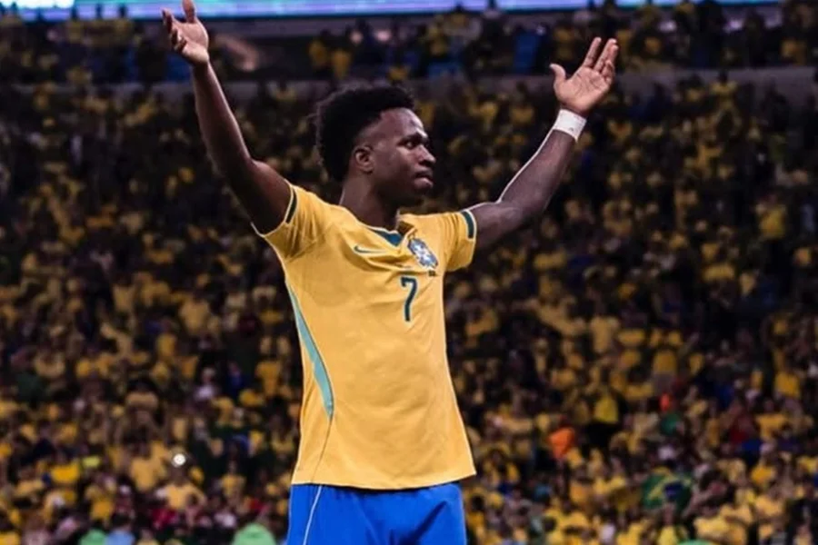 Vini Jr. reúne mulheres e famosos em after na Barra da Tijuca após vitória da Seleção
