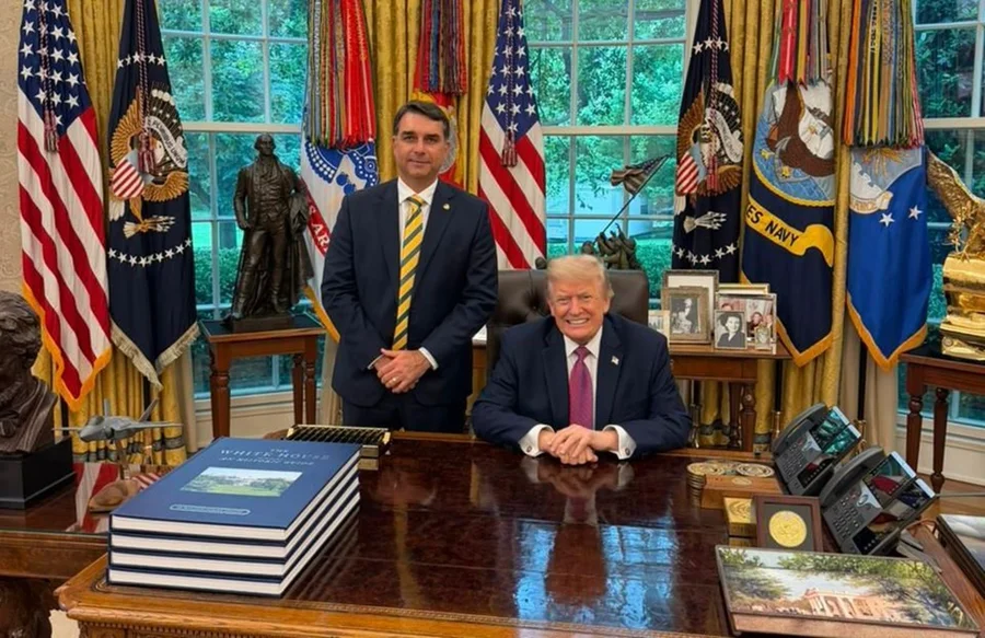 Flávio Bolsonaro diz que pediu para Donald Trump não sobretaxar empresas brasileiras