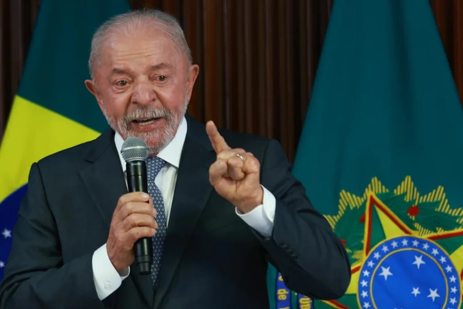Sem provas, presidente Lula acusa os EUA articularem o golpe militar de 1964 no Brasil