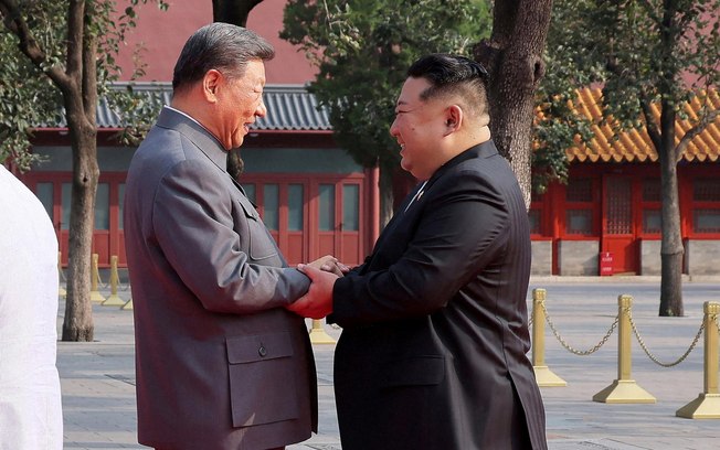 O que está em jogo na visita do Presidente chinês  Xi Jinping à Coreia do Norte nesta semana
