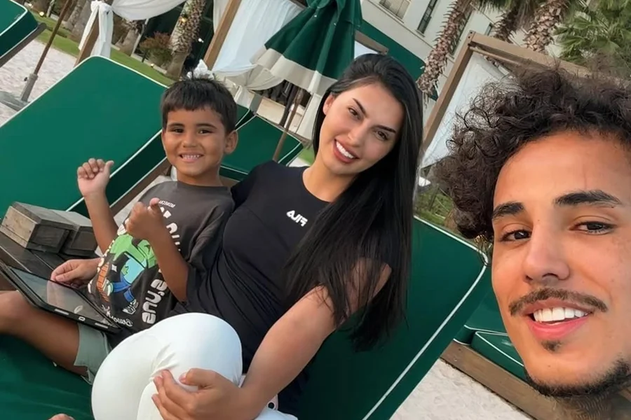 Quem é a esposa de MC Livinho, que protagoniza polêmica com Virginia Fonseca