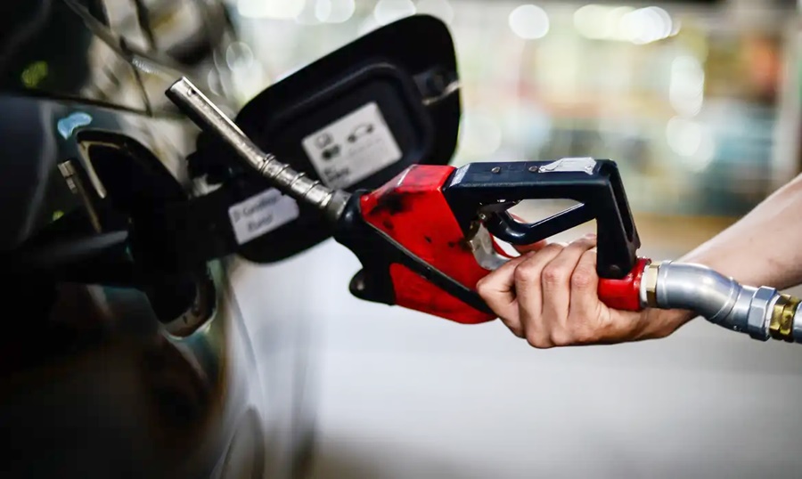 Governo propõe aumentar para 32% o etanol na gasolina contra alta de preço