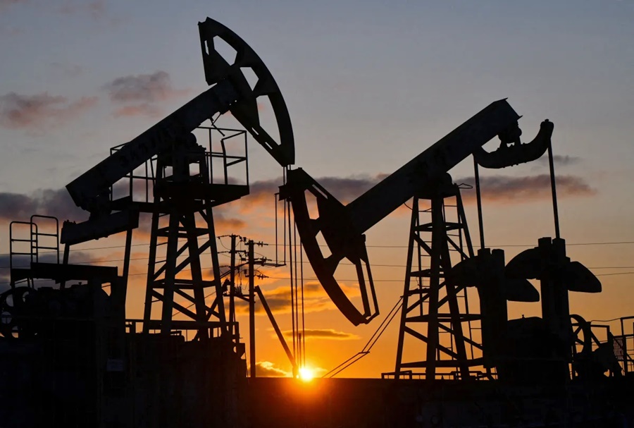 Petróleo fecha em queda amenizada por novas ameaças de Donald Trump ao Irã