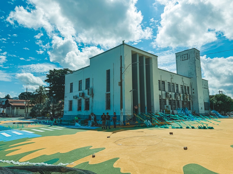 Pintura temática da Copa do Mundo entra na reta final e transforma ruas do Centro de PVH