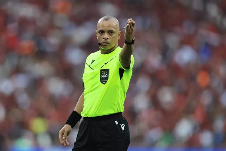 Brasileiro vai apitar a abertura da Copa do Mundo; relembre as principais polêmicas dele