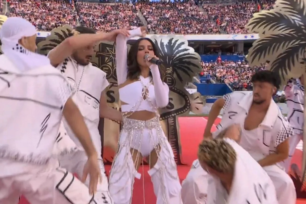Show de Brasileira Anitta na abertura da Copa do Mundo decepciona web. Veja como foi
