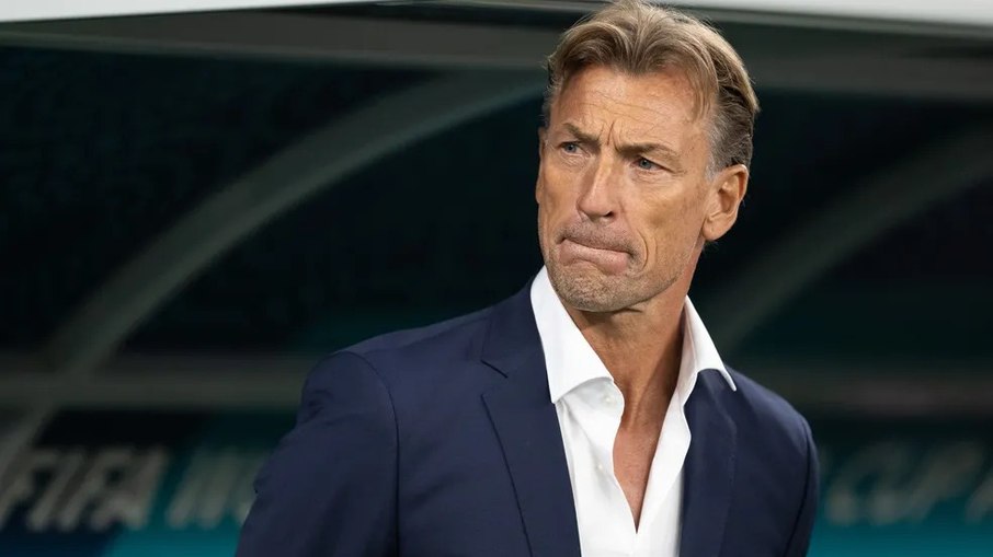 Demitido antes da Copa, técnico assume nova seleção no Mundial em andamento
