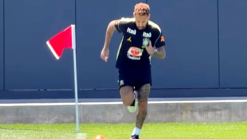 Neymar treina pela primeira vez no campo com a Seleção na Copa de 2026