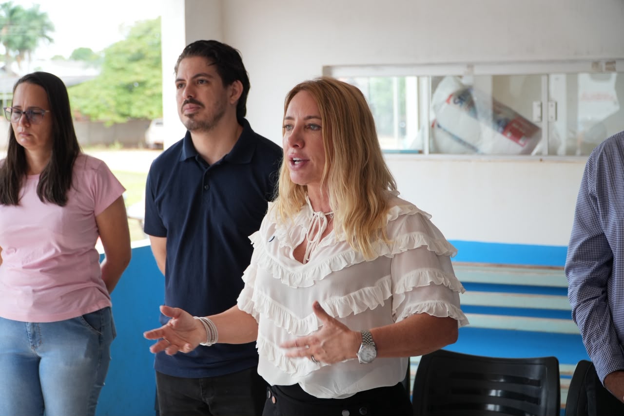 Ieda Chaves entrega van de R$ 300 mil e reforça a saúde de Primavera de Rondônia
