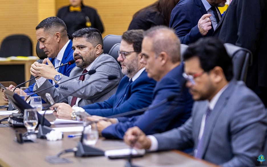 ALE aprova PEC que garante acúmulo de cargos para policiais e bombeiros militares