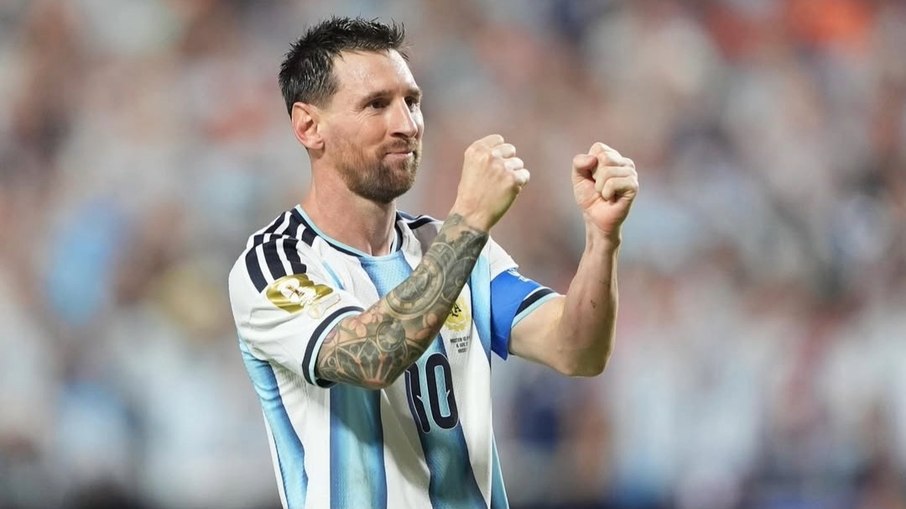 Messi se rende a Ronaldo Fenômeno após bater recorde: "Dos maiores que vi jogar"
