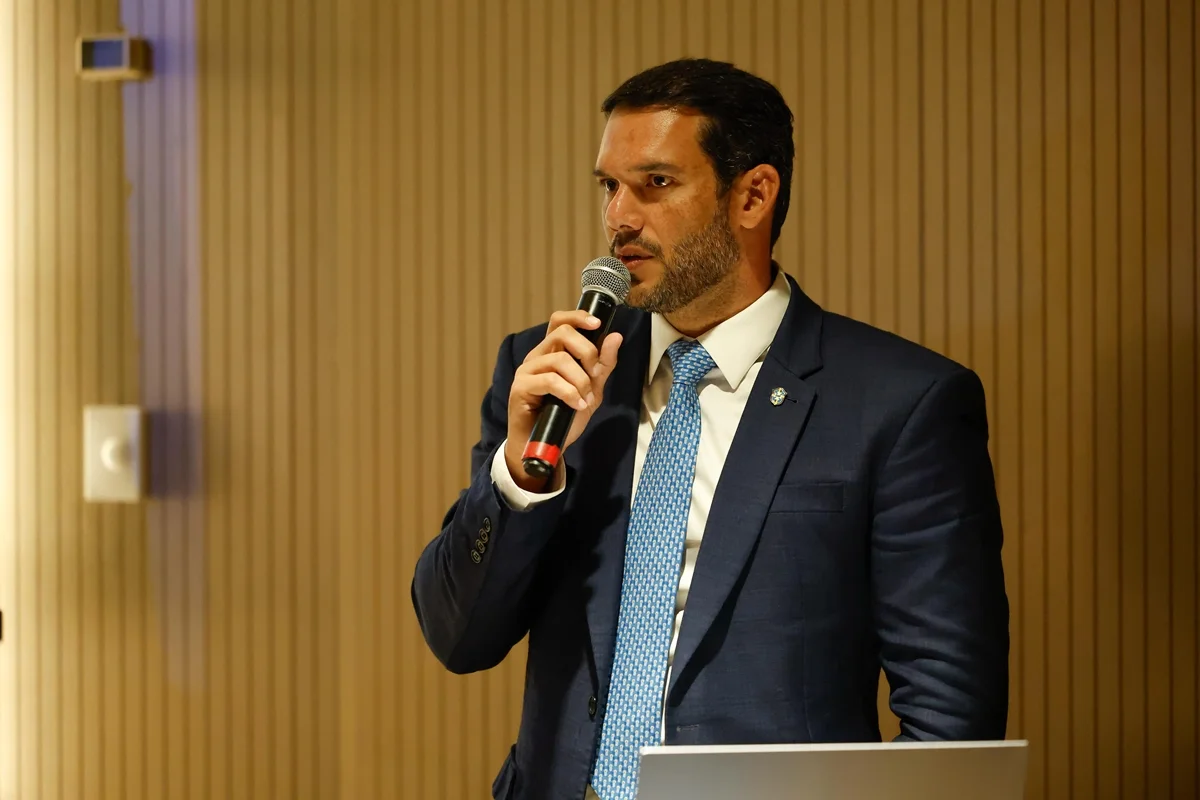 Presidente da CBF tenta seguir firme após escândalo com amante na Copa ser revelado
