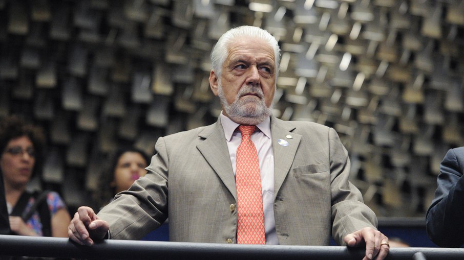 Polícia Federal realiza operação contra líder do Governo Lula por envolvimento com Master