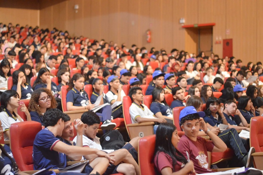 Aulão preparatório mobiliza mais de mil estudantes da rede estadual para o Enem 2026