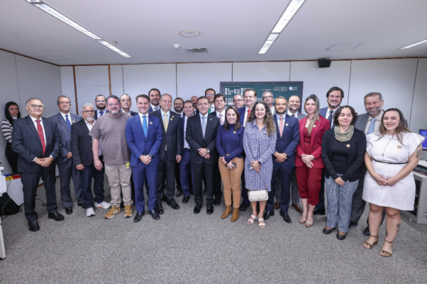 TSE e partidos políticos firmam acordo pela integridade das eleições de 2026
