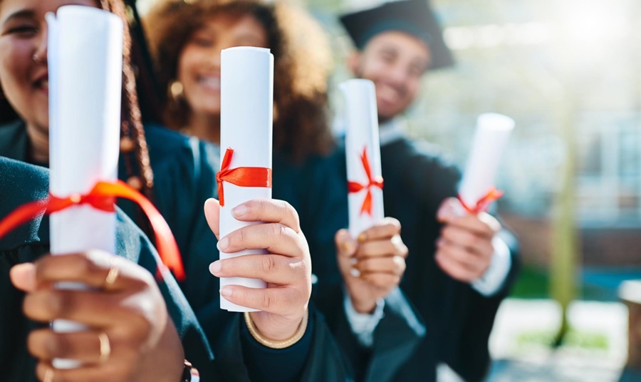 Diploma Universitário Ainda Vale a Pena no Mercado de Trabalho de Hoje?