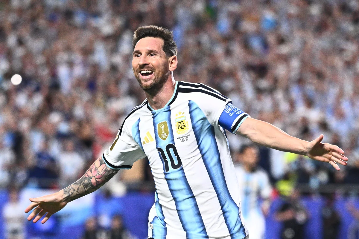 Jornalista é demitida após anunciar morte do pai de Lionel Messi ao vivo; veja o vídeo
