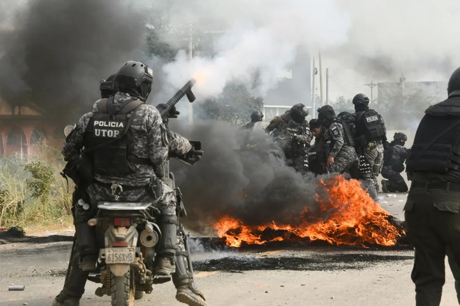 Bolívia decreta estado de emergência após seis semanas de protestos contra política neoliberal