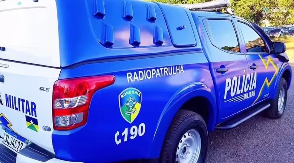 Quadrilha invade casa de coronel e obriga família a transferir R$ 8 mil em PVH