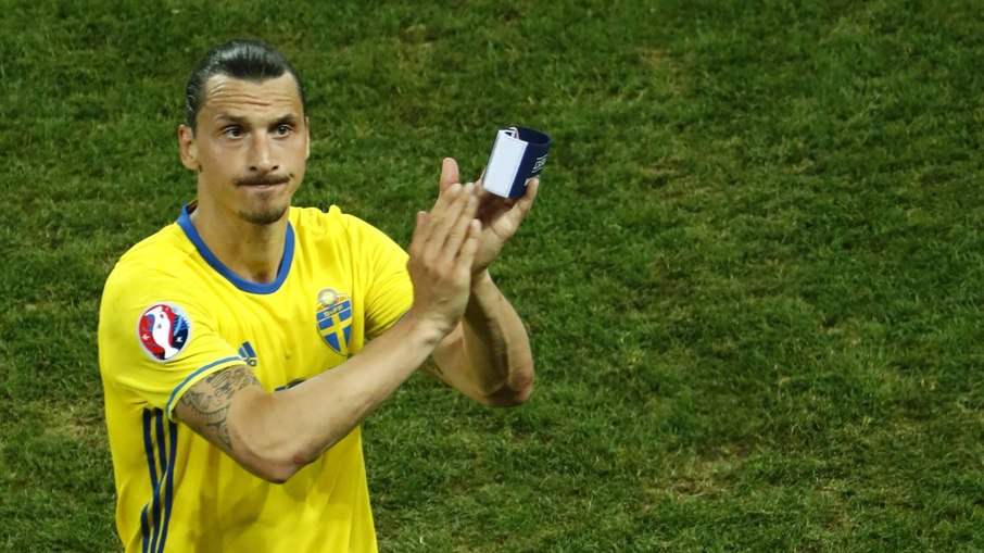 Ex-atacante de Milan, Ibra exalta Messi por recorde de gols: “Tenho zero em duas Copas”
