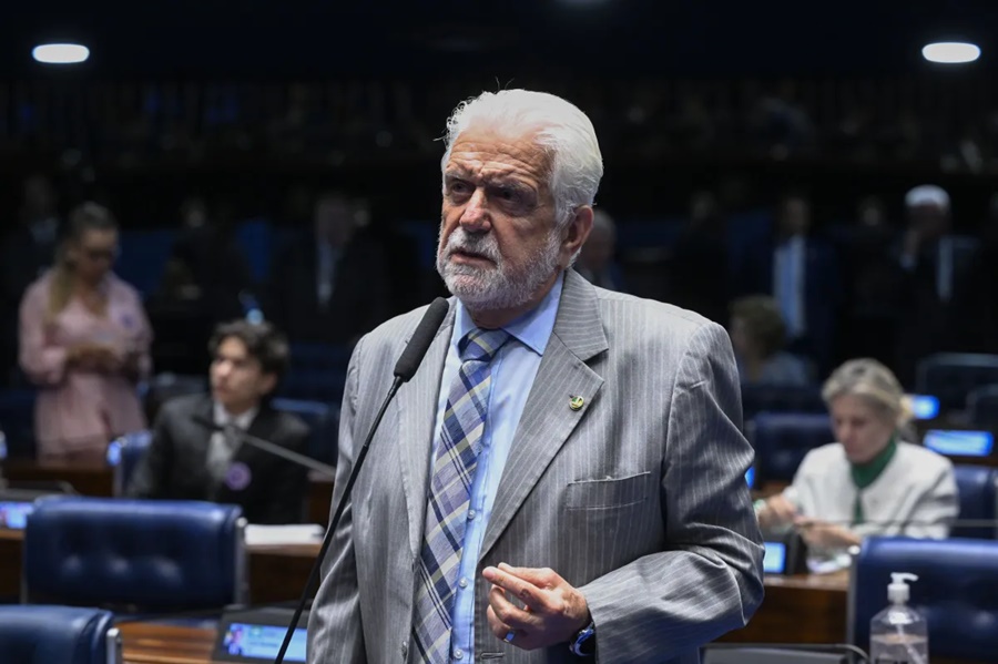 Jaques Wagner confirma saída de liderança do governo no Senado após ser alvo de operação