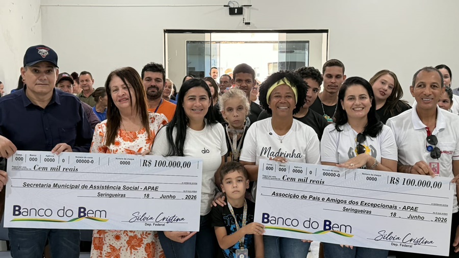 Deputada Sílvia Cristina participa de entrega de van e de recursos para a Apae em Seringueiras