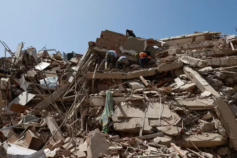 Resgates entram em fase crítica no terceiro dia após terremotos devastadores na Venezuela