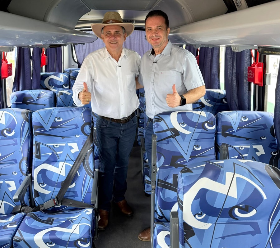 Dr. Luís do Hospital entrega micro-ônibus para fortalecer transporte escolar em Buritis