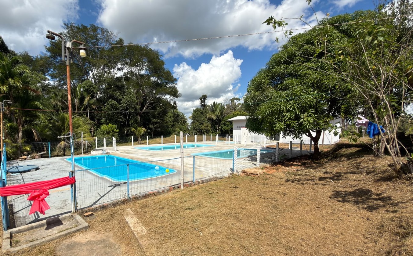 Ieda Chaves entrega complexo aquático e banheiros em associação de Ouro Preto do Oeste
