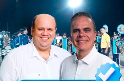 Júnior Queiroz e Alan Queiroz fortalecem projeto cultural em escola