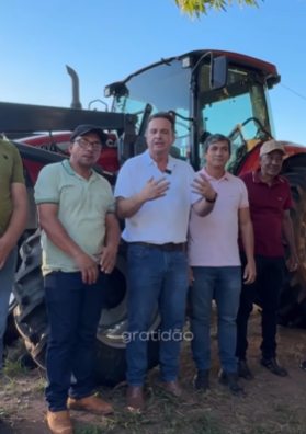 Dr. Luís do Hospital fortalece agricultura familiar com entrega de trator para produtores de Jaru