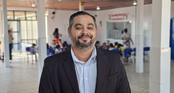 Secretário Giordani Lima fortalece diálogo com escolas e famílias do Orgulho do Madeira